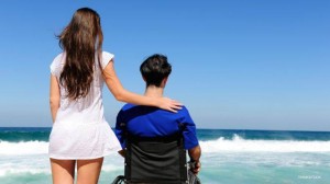 Un o una "acompañante sexual" sería una persona que, después de capacitarse, pueda acompañar a varones o mujeres con discapacidad, sexual, afectiva y eróticamente, explica Silvina Peirano, profesora en discapacidad mental y social y creadora de Sex Assistent, un servicio de formación de asistentes sexuales, asesoramiento y acompañamiento. 