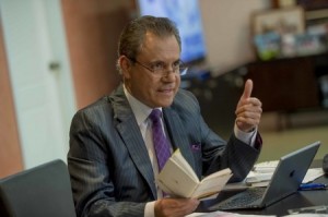 Según el superintendente Carlos Ochoa, diario La Hora tiene 72 hora, una vez notificados, para pagar la multa.