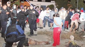 Escena de un brutal linchamiento en Tehuacán, Méxicio