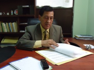 En la gráfica, el Máximo representante de la Fundación Dr. Ángel Hoyos. Reconocido Jurista. Especialista en derecho laboral.
