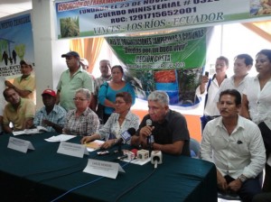 04-08-15-pol-campesinos