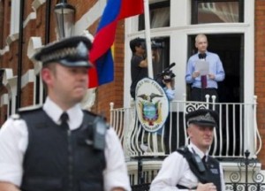 12_10_15AssangeLondres