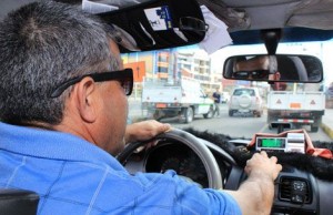 Una aplicación móvil que le permita al usuario comprobar que lo que marca el taxímetro es correcto es la finalidad del proyecto que impulsa el departamento de Tecnología del Municipio de Cuenca en coordinación con el concejal Marco Ávila, proponente de la iniciativa.