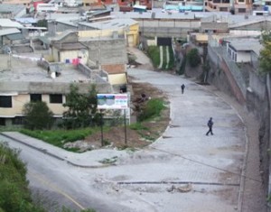 Esta obra beneficiará a quienes transitan por la zona hacia los barrios Eloy Alfaro y Obrero Independiente (la planada)