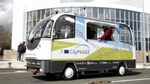 Es un prototipo guiado por satélites que funciona en las calles de San Sebastián.